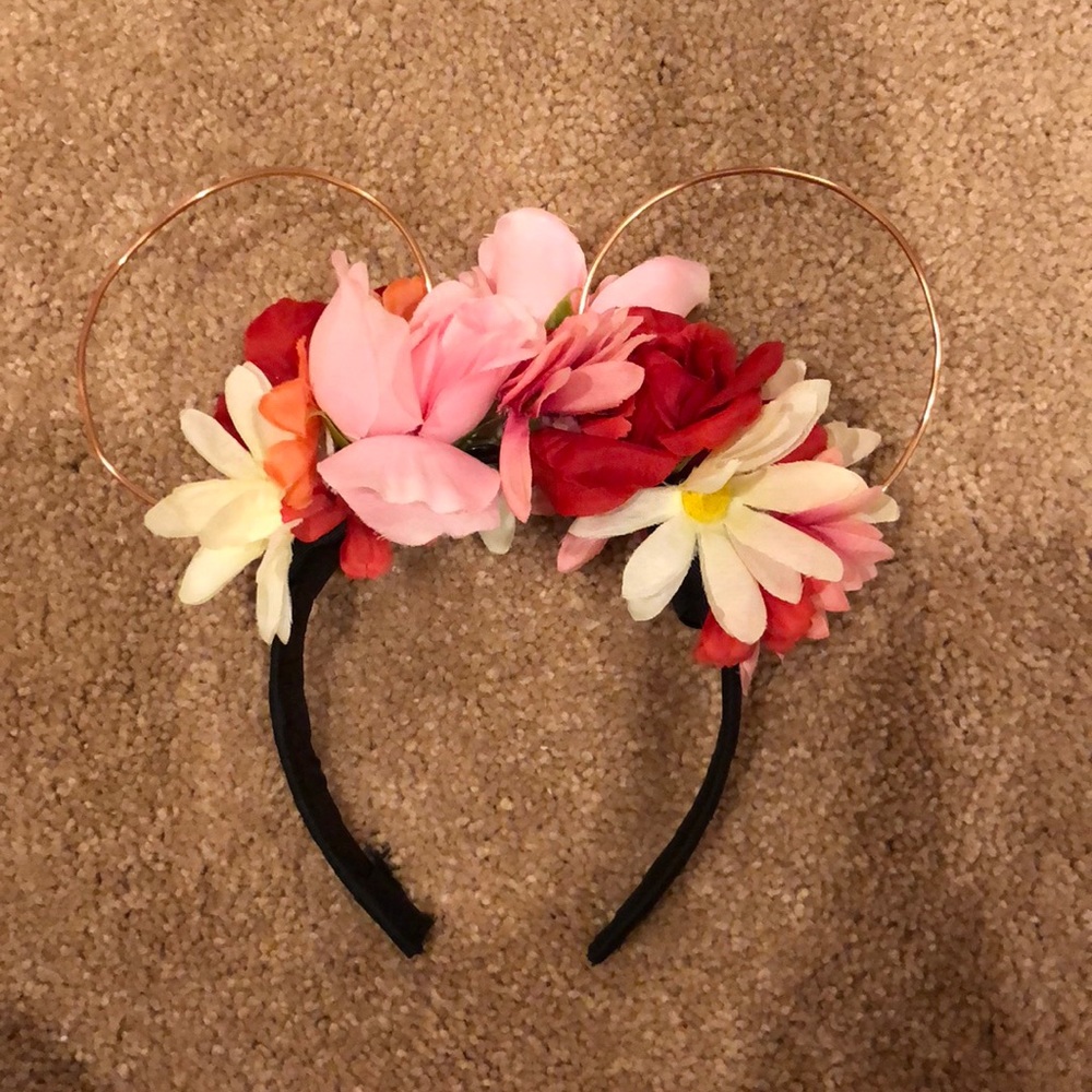 Extremely cute Mickey/ Minnie Mouse flower ears